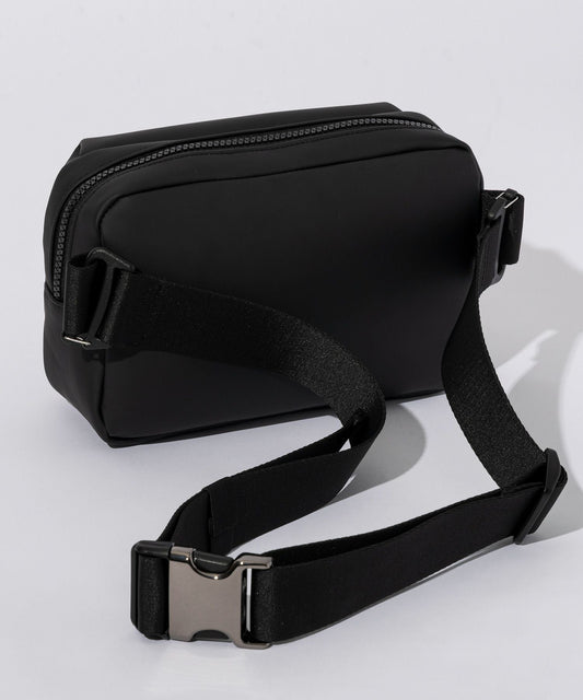 1PIU1UGUALE3 RELAX(ウノピゥウノウグァーレトレ リラックス)シンセティックレザーボディバッグ