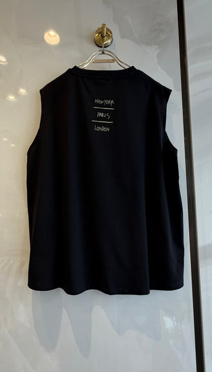 メガネプリントのタックノースリーブTシャツ
