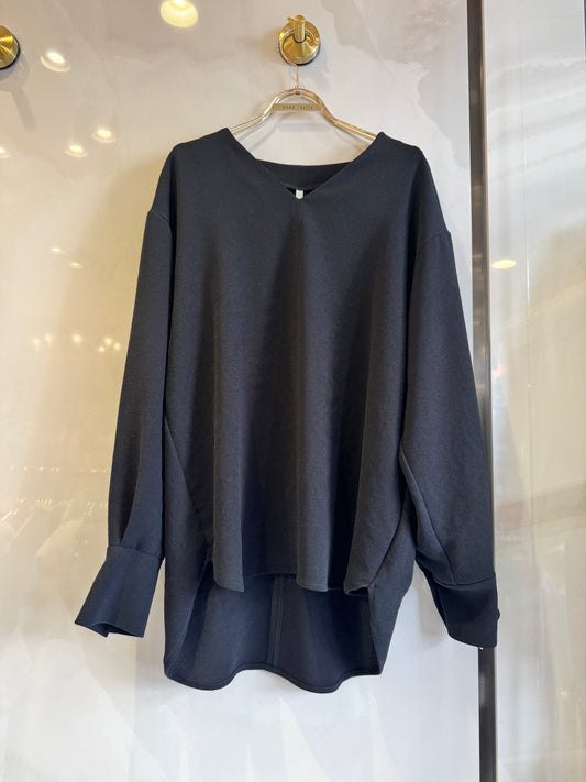 Vネックロングブラウス