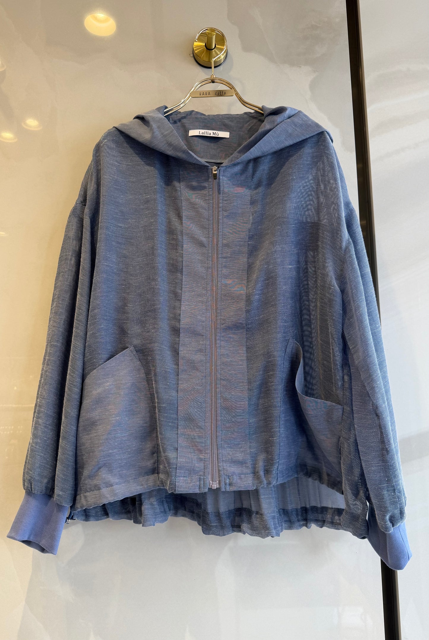 ［Lallia Mu］バックプリーツメッシュフードブルゾン