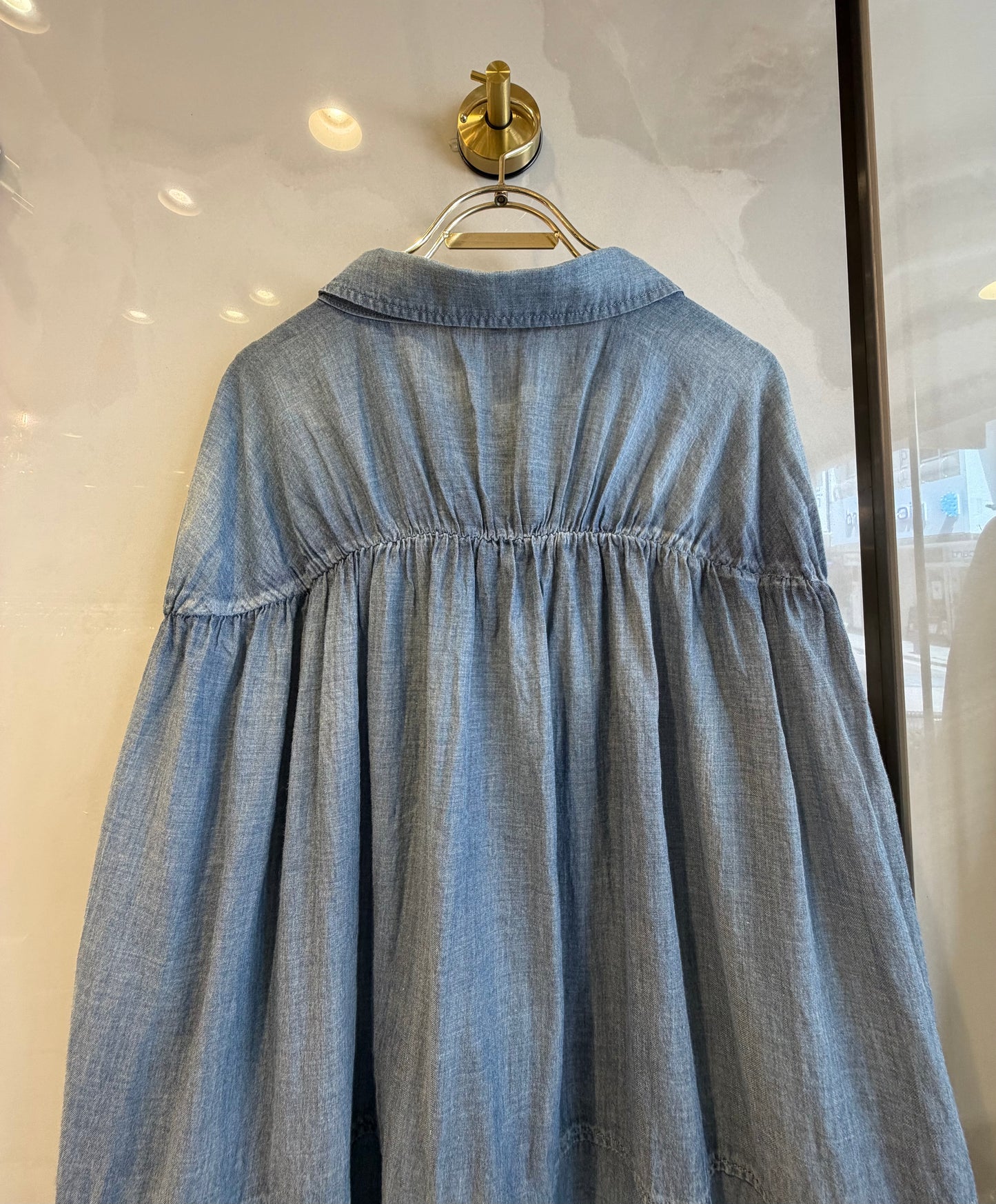 ［Dignite Coller デニム風コットンシャツ］