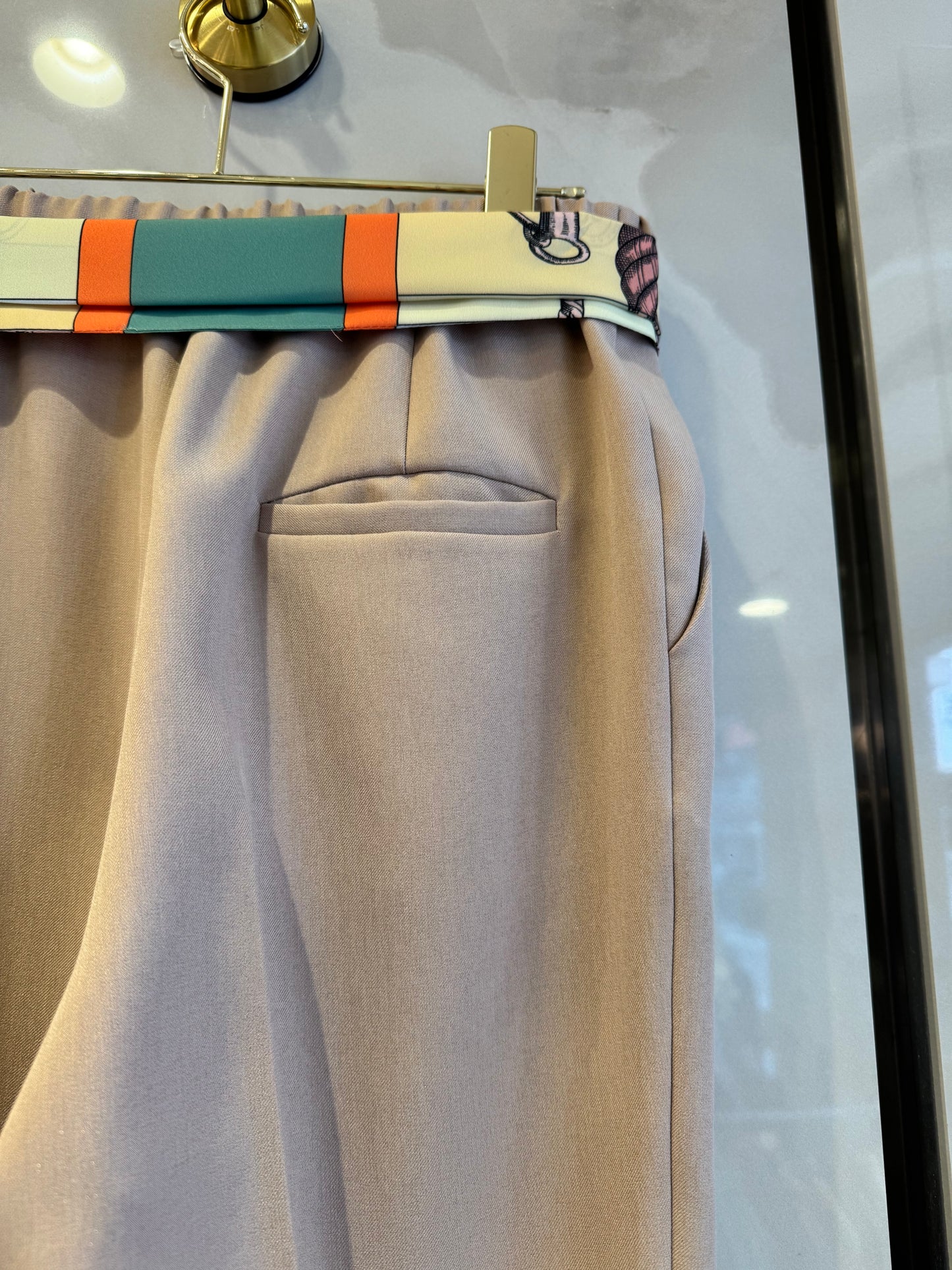 ベルト付きパンツ