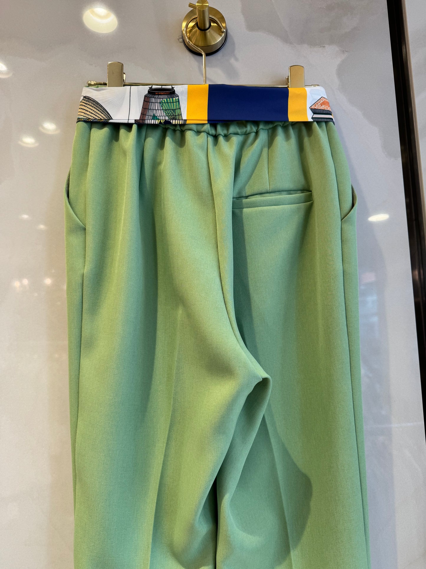 ベルト付きパンツ