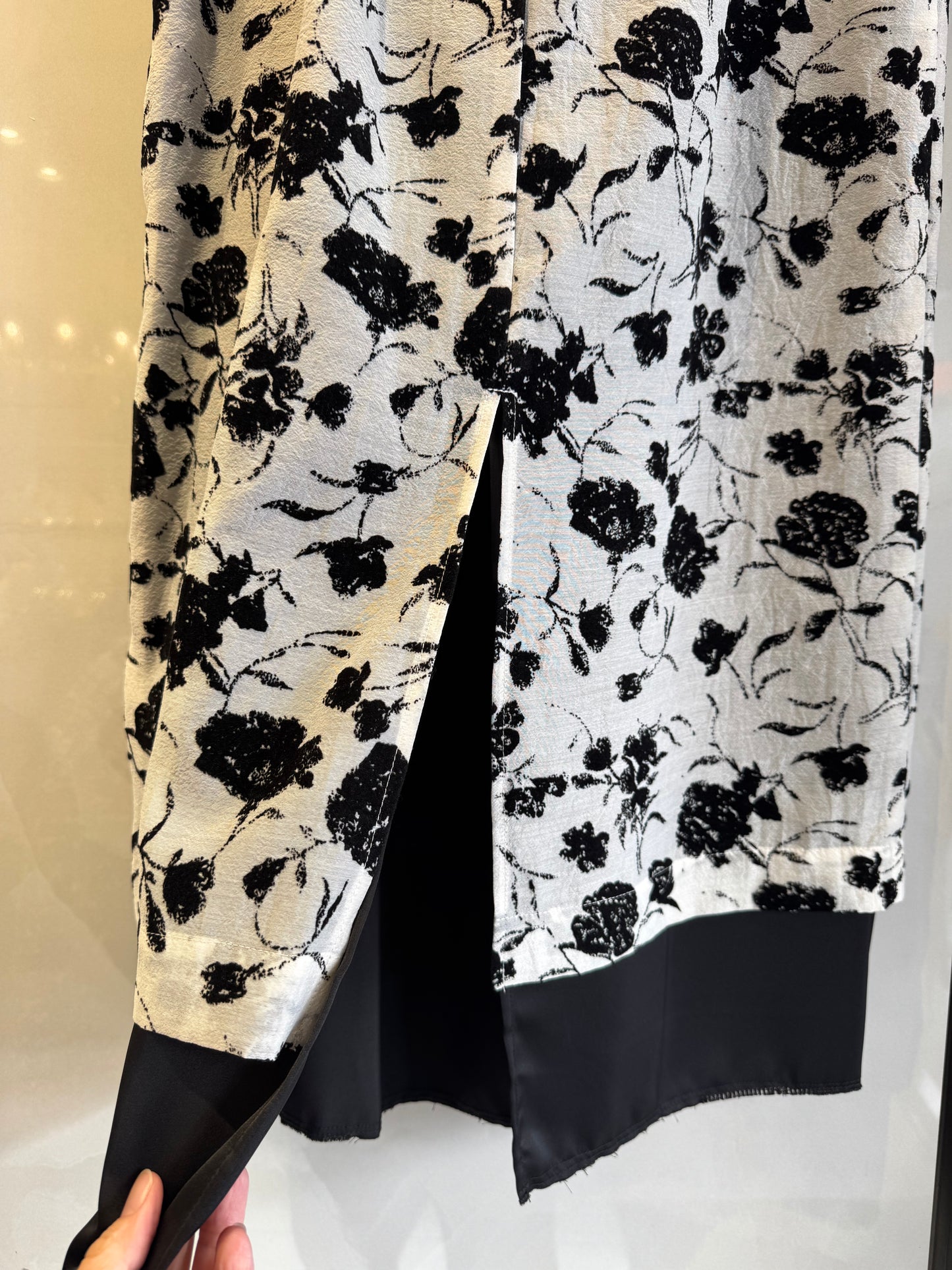 black✖️white花柄スカート