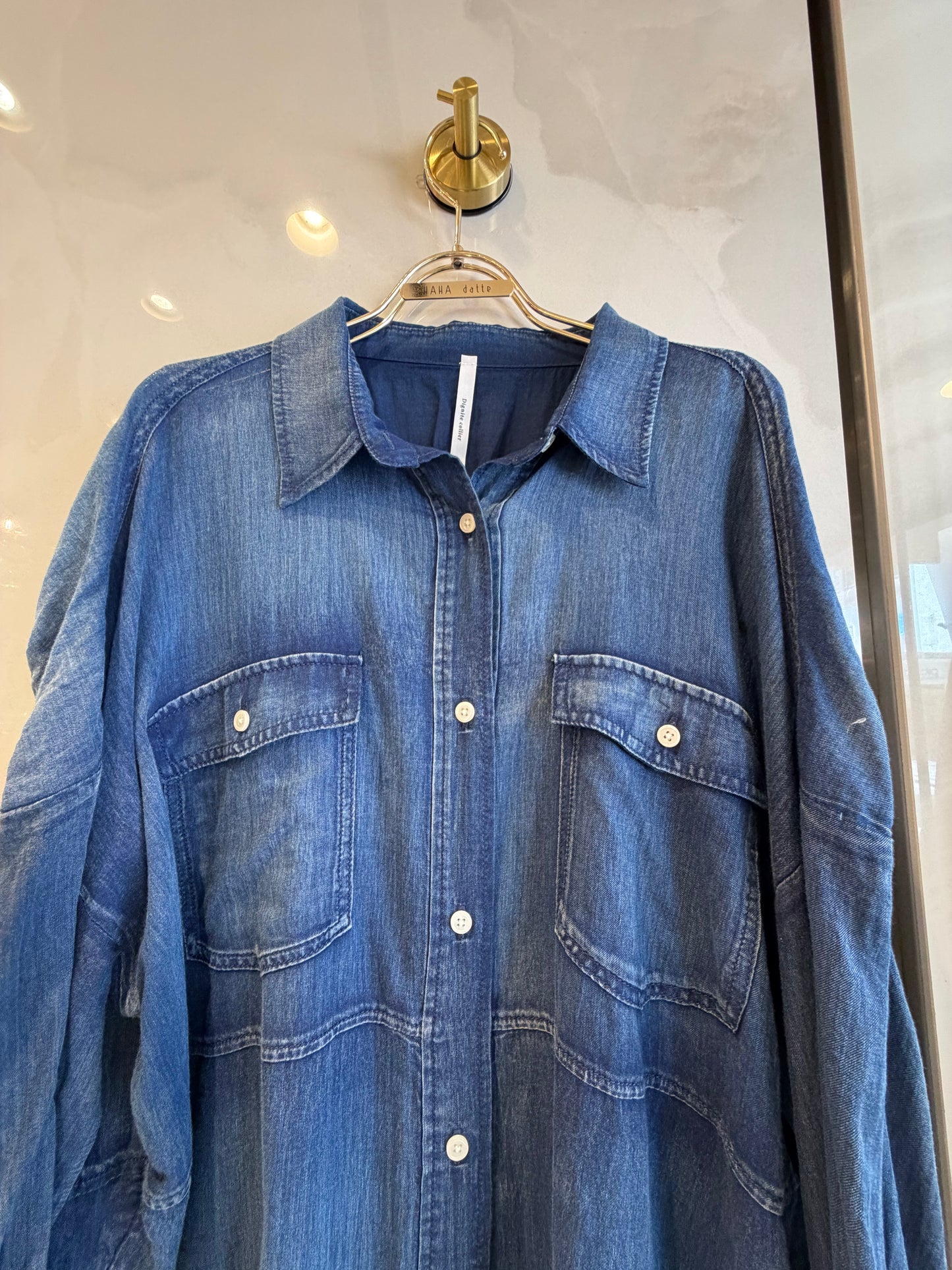 ［Dignite Coller デニム風コットンシャツ］
