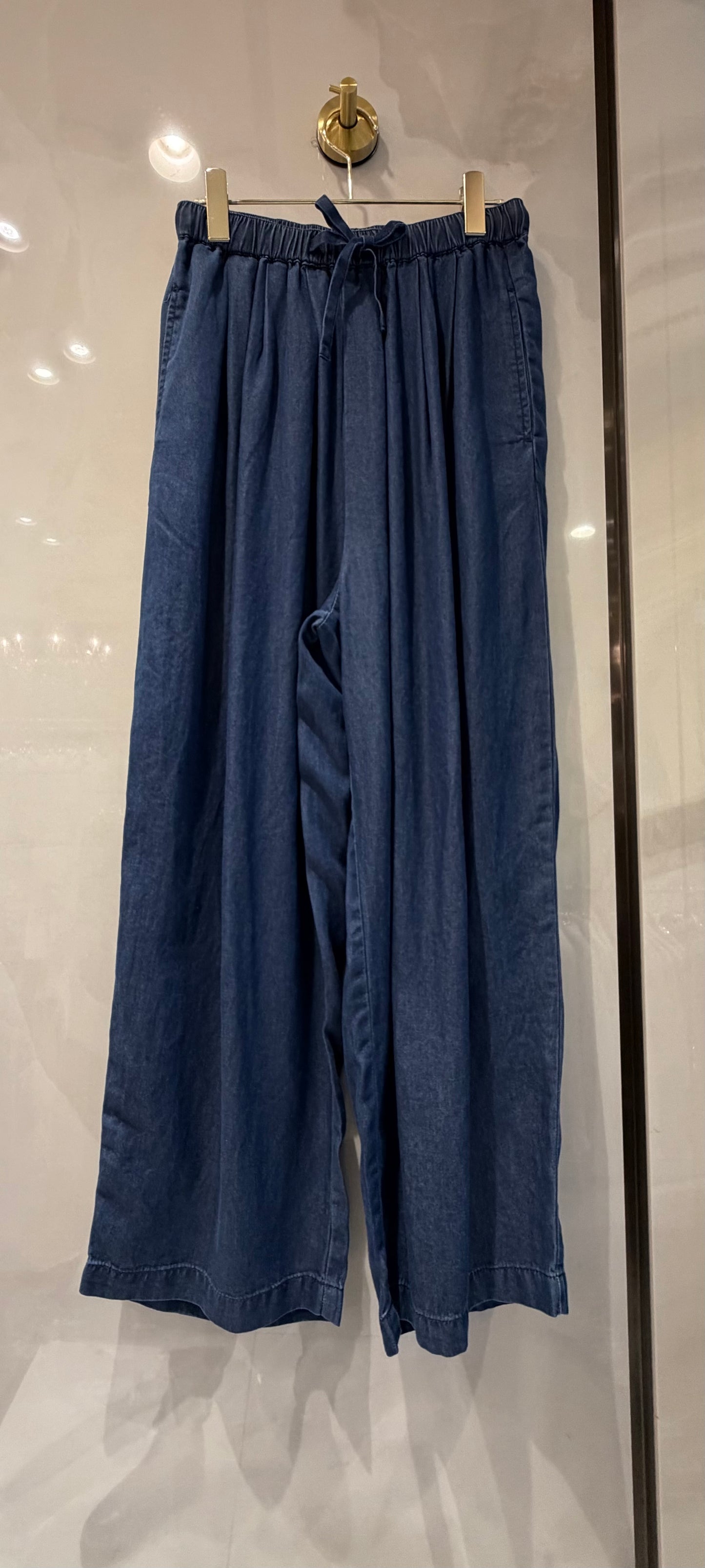 ［Dignite C ollier］デニム風タックパンツ