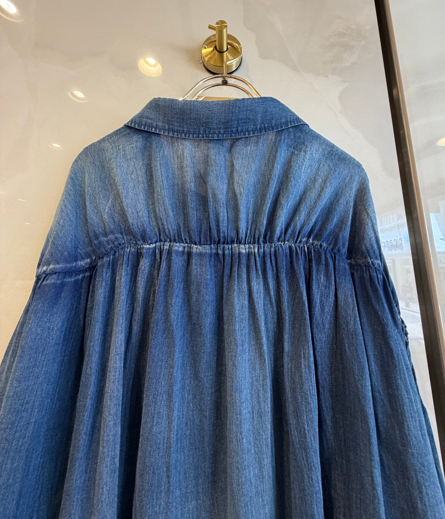 ［Dignite Coller デニム風コットンシャツ］
