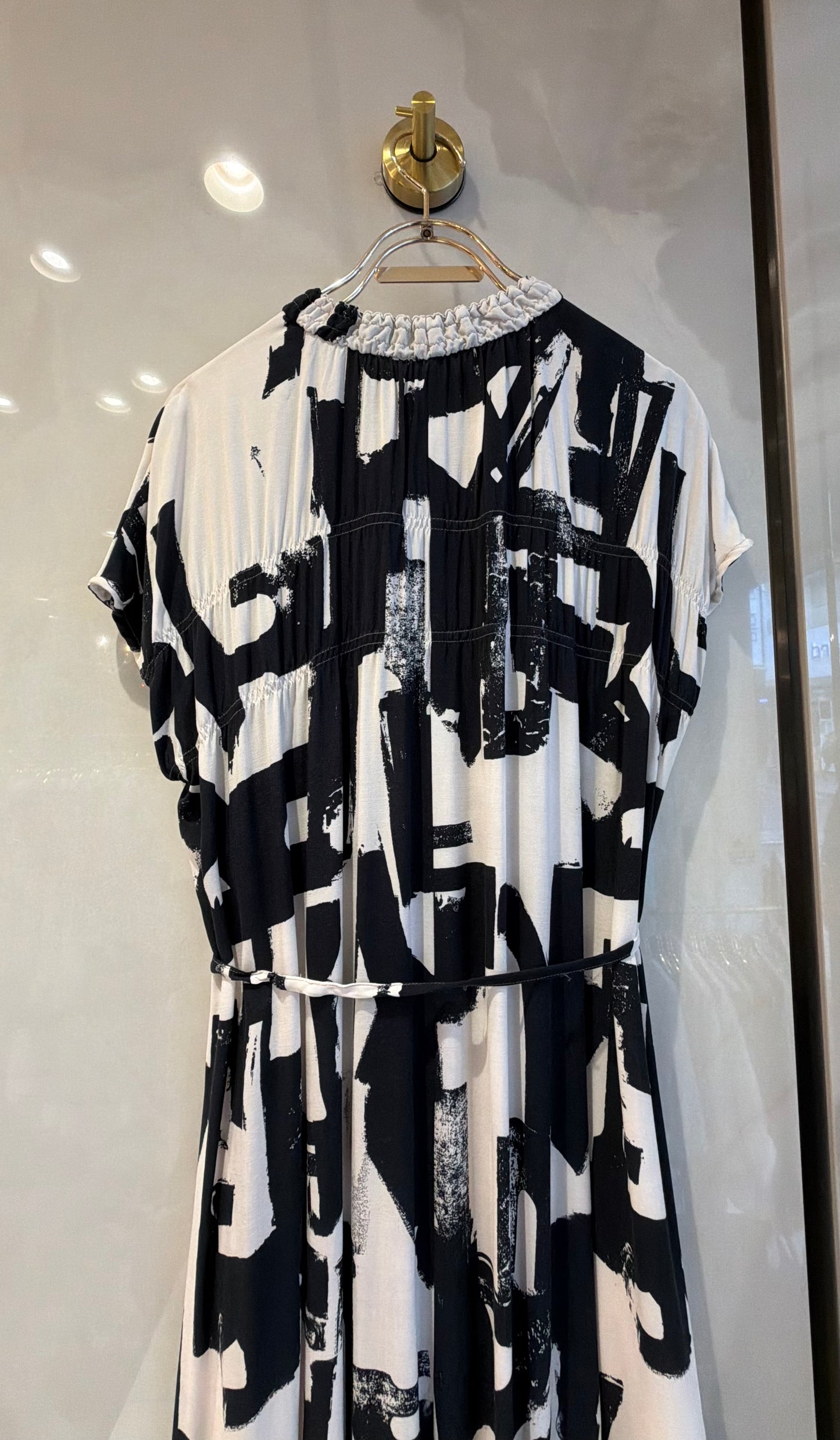 ［BLVE FRONCE］White✖️Blackのグラフィック柄ワンピース