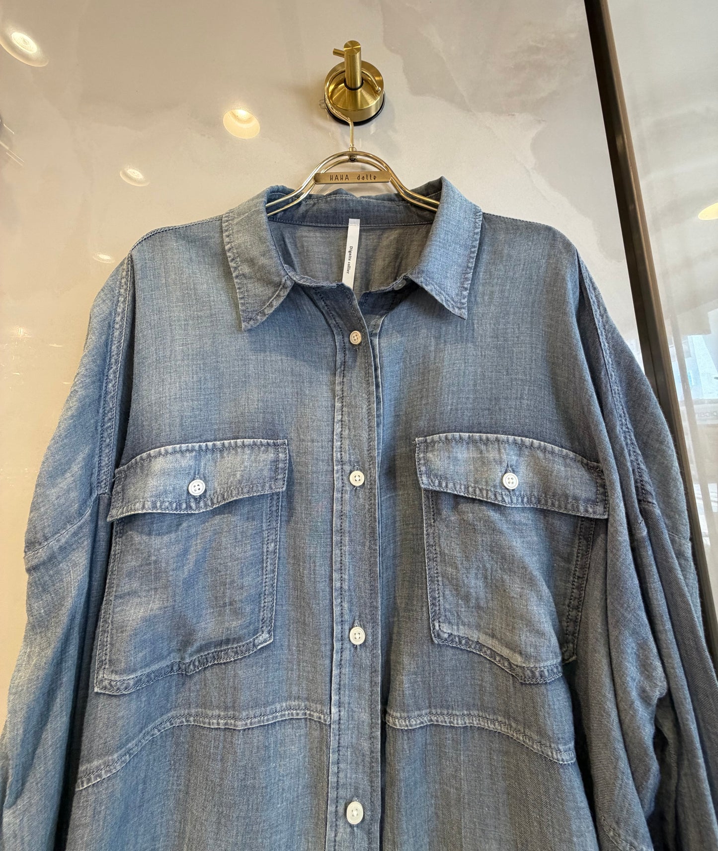［Dignite Coller デニム風コットンシャツ］