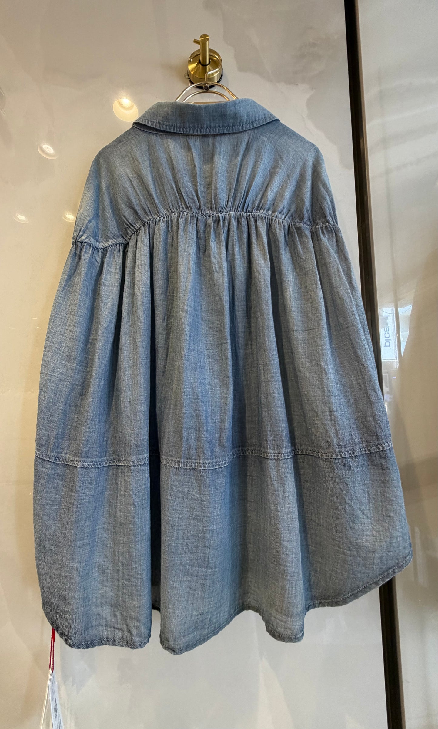［Dignite Coller デニム風コットンシャツ］