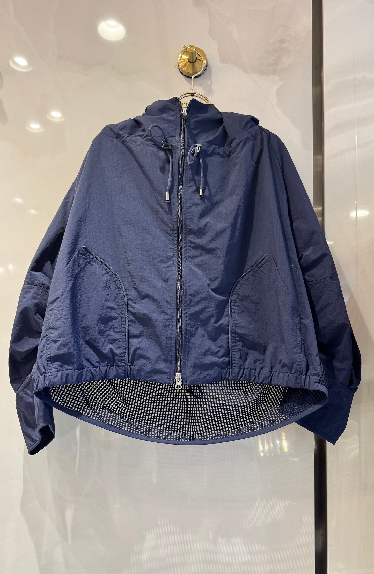 ［Lallia Mu］ギャザーフードナイロンブルゾン