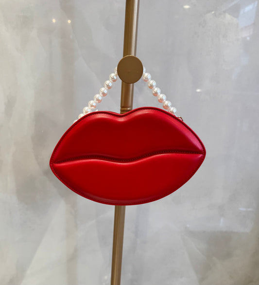 ［a-jolie］リップ型の可愛いパーティーバック