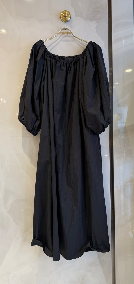 オフショルダー（スピンドル付き）ワンピース