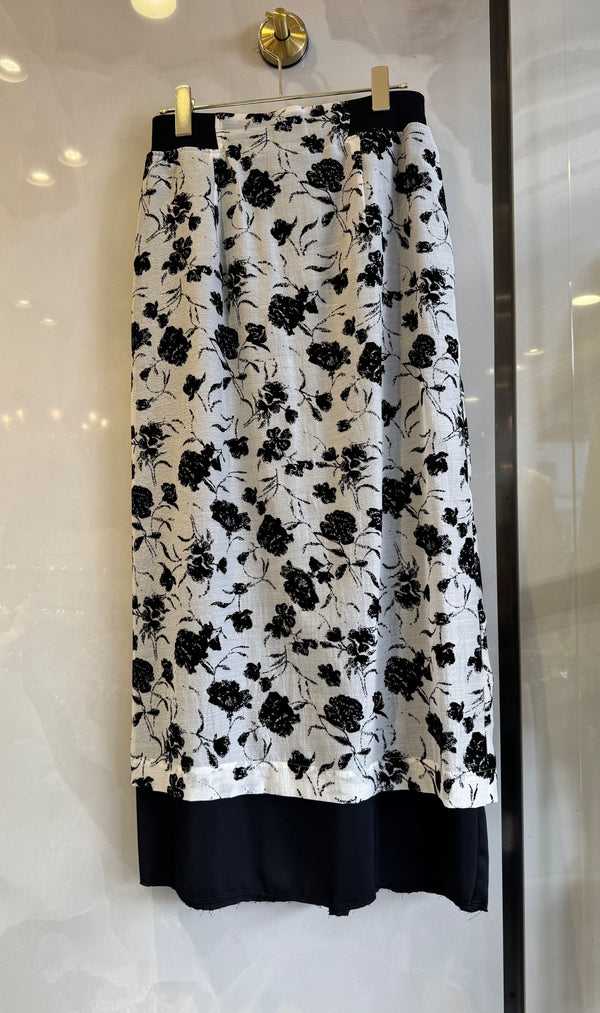 black×white花柄スカート