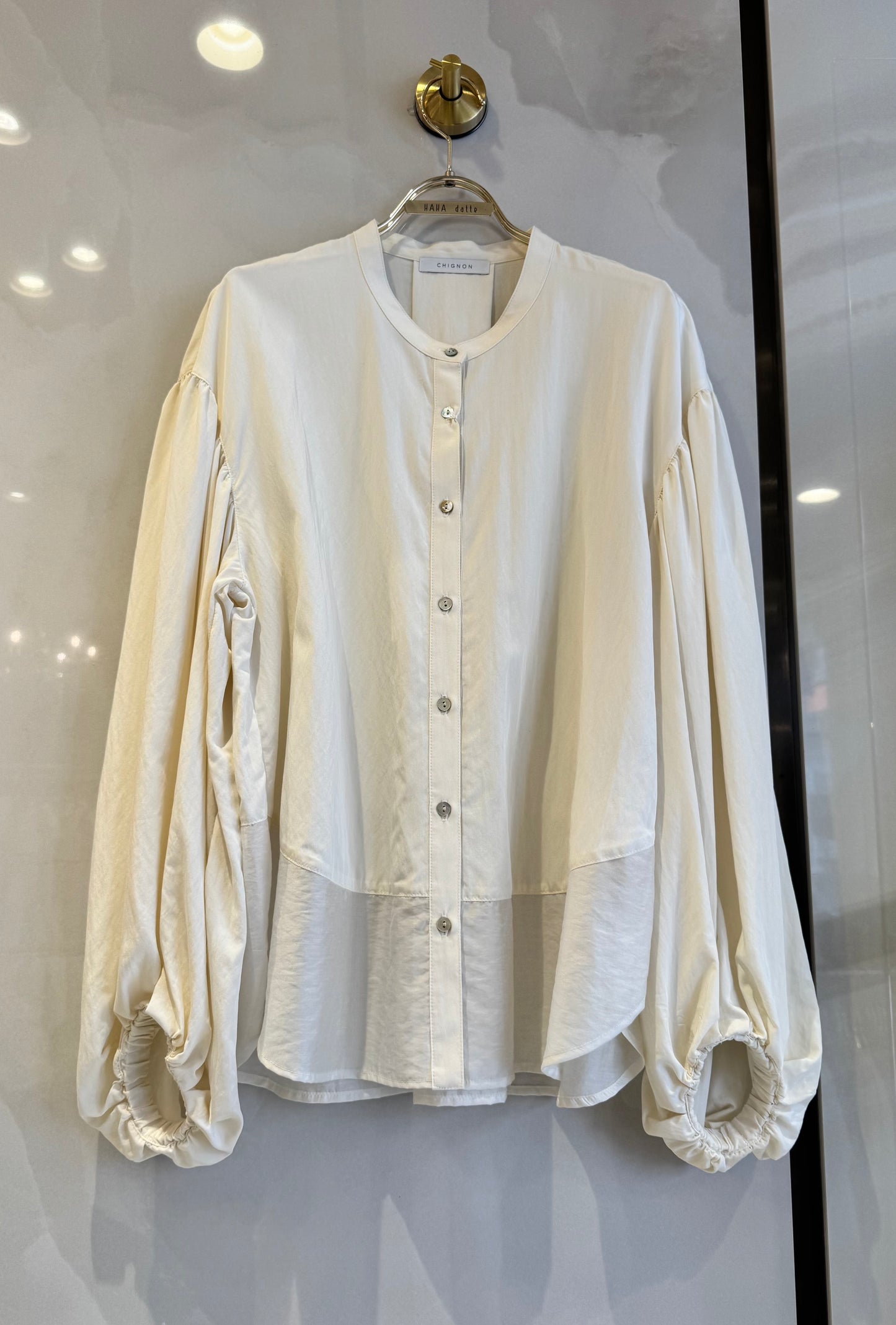 パフスリーブブラウス