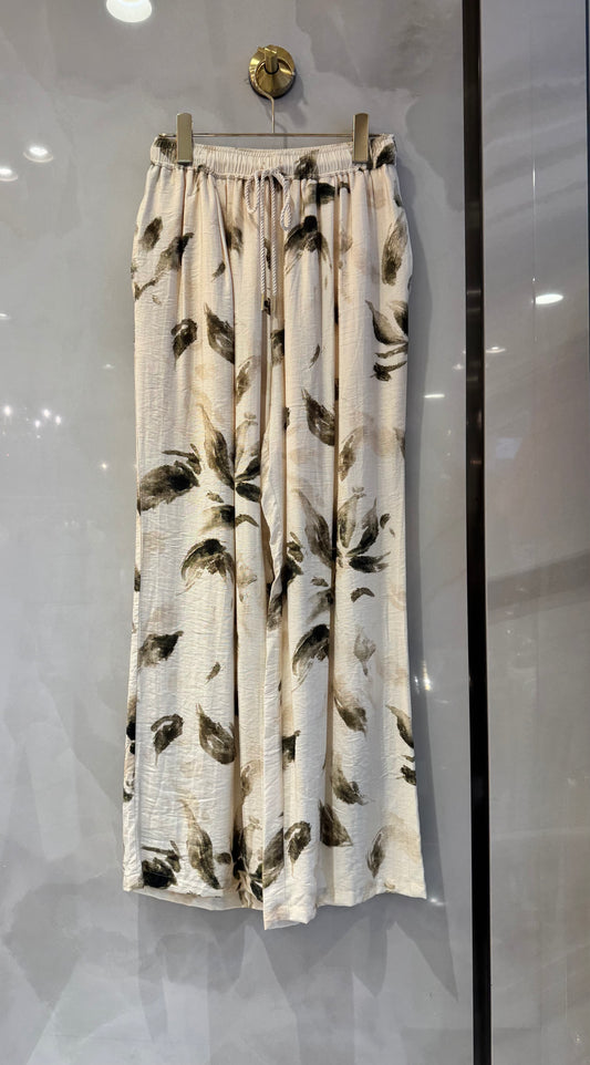 ボタニカル柄ワイドパンツ