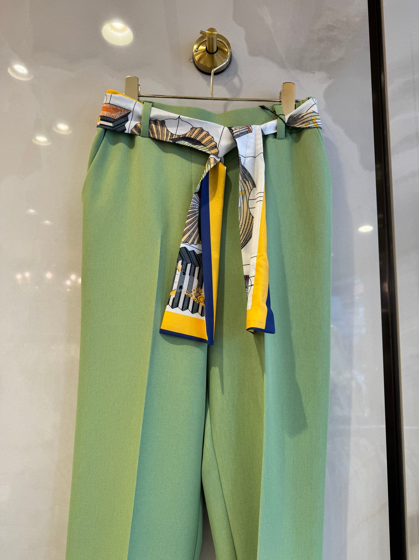 ベルト付きパンツ