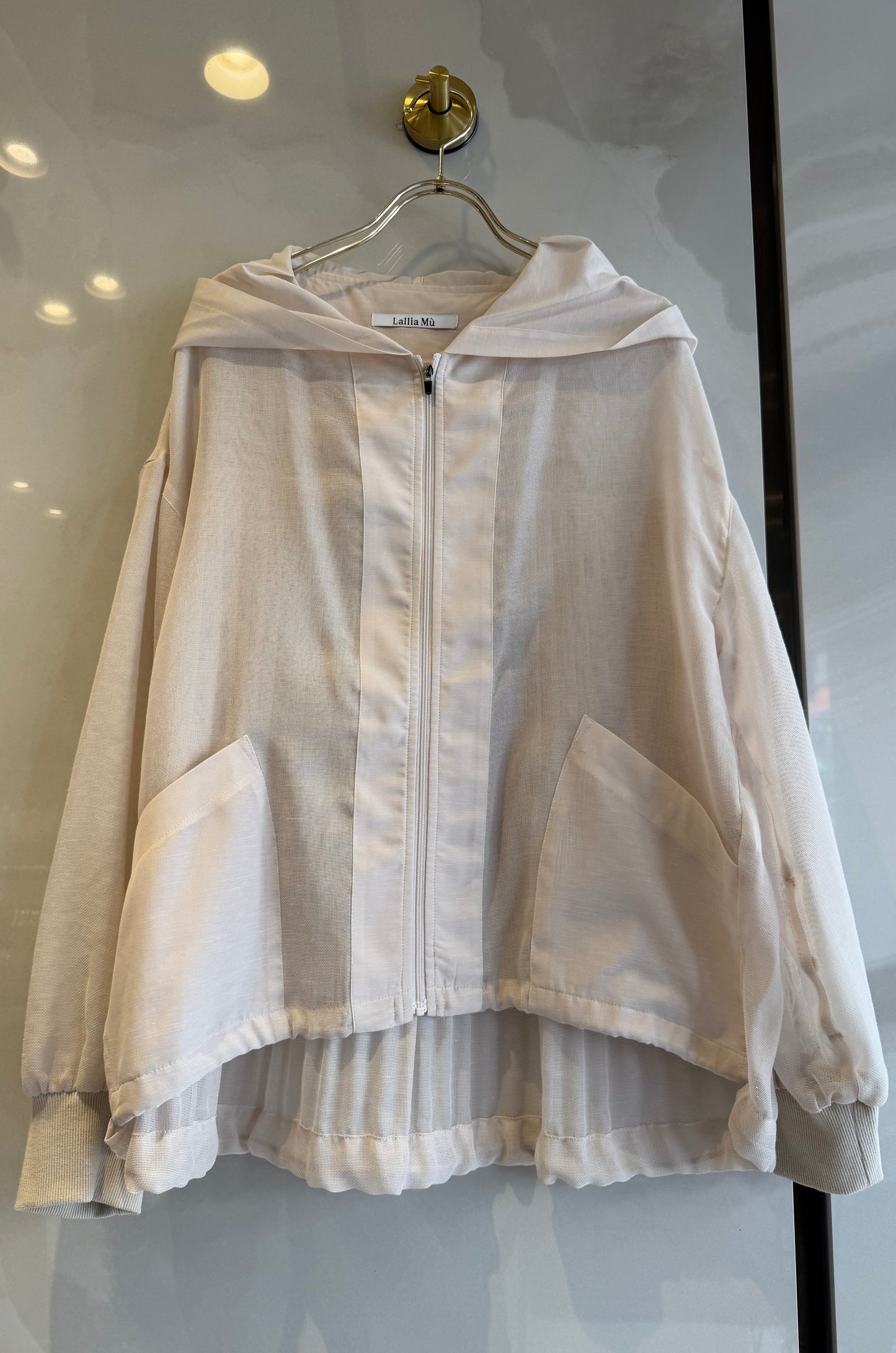 ［Lallia Mu］バックプリーツメッシュフードブルゾン