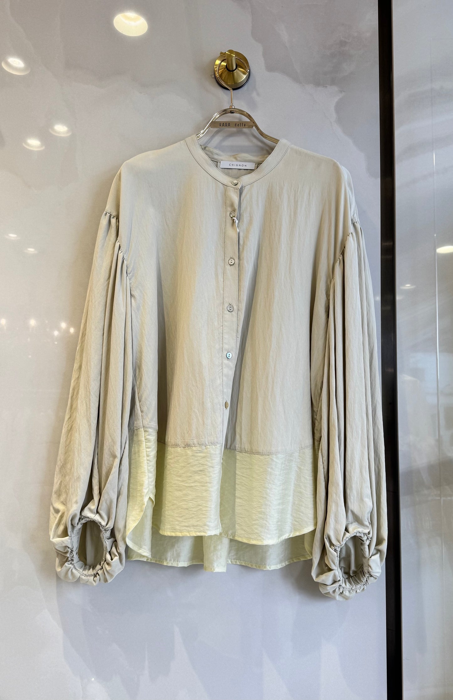 パフスリーブブラウス