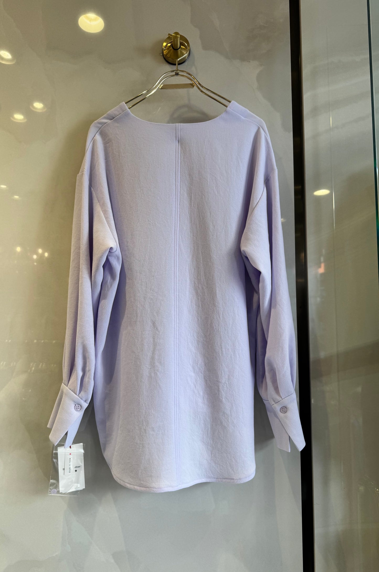 Vネックロングブラウス