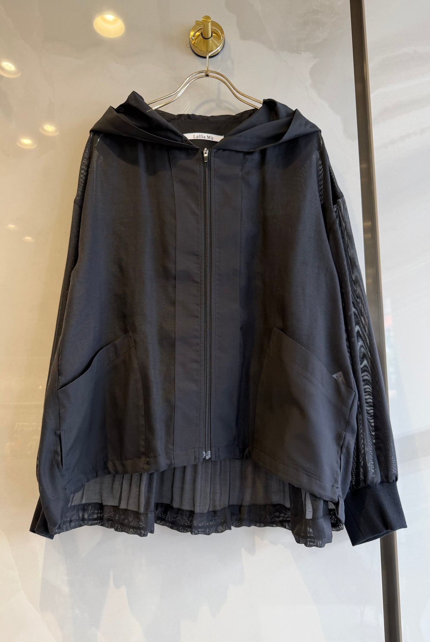 ［Lallia Mu］バックプリーツメッシュフードブルゾン