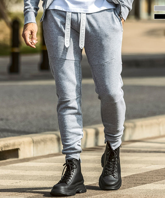 1PIU1UGUALE3 RELAX(ウノピゥウノウグァーレトレ リラックス)パイピングロゴワイドスピンドルジョガーパンツ