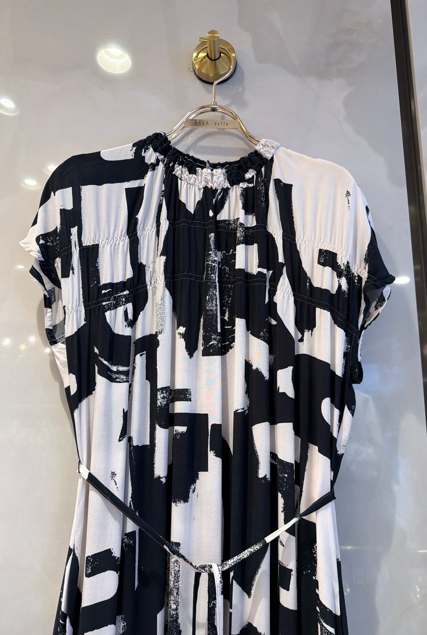 ［BLVE FRONCE］White✖️Blackのグラフィック柄ワンピース