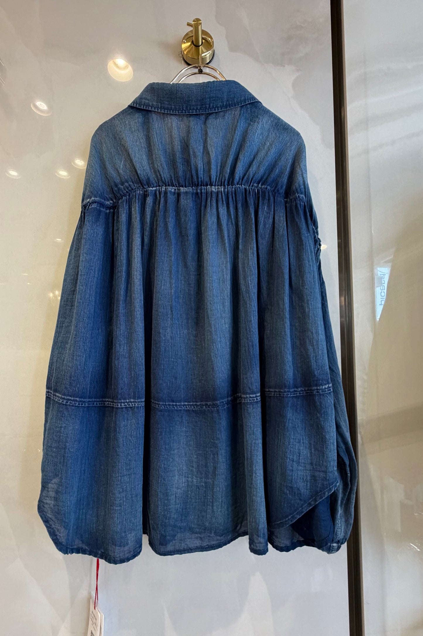 ［Dignite Coller デニム風コットンシャツ］