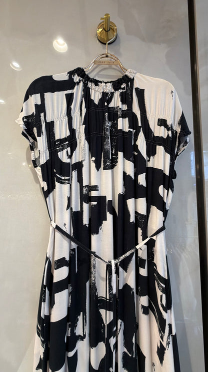 ［BLVE FRONCE］White✖️Blackのグラフィック柄ワンピース