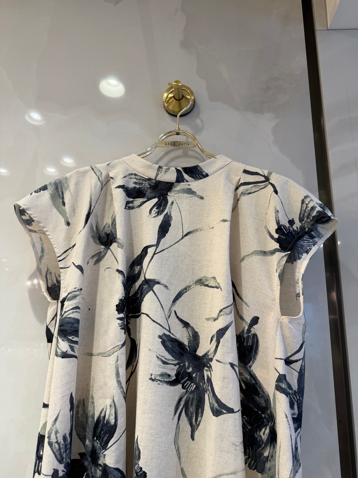 ［BLVE FRONCE］フレンチスリーブスの花柄ブラウス