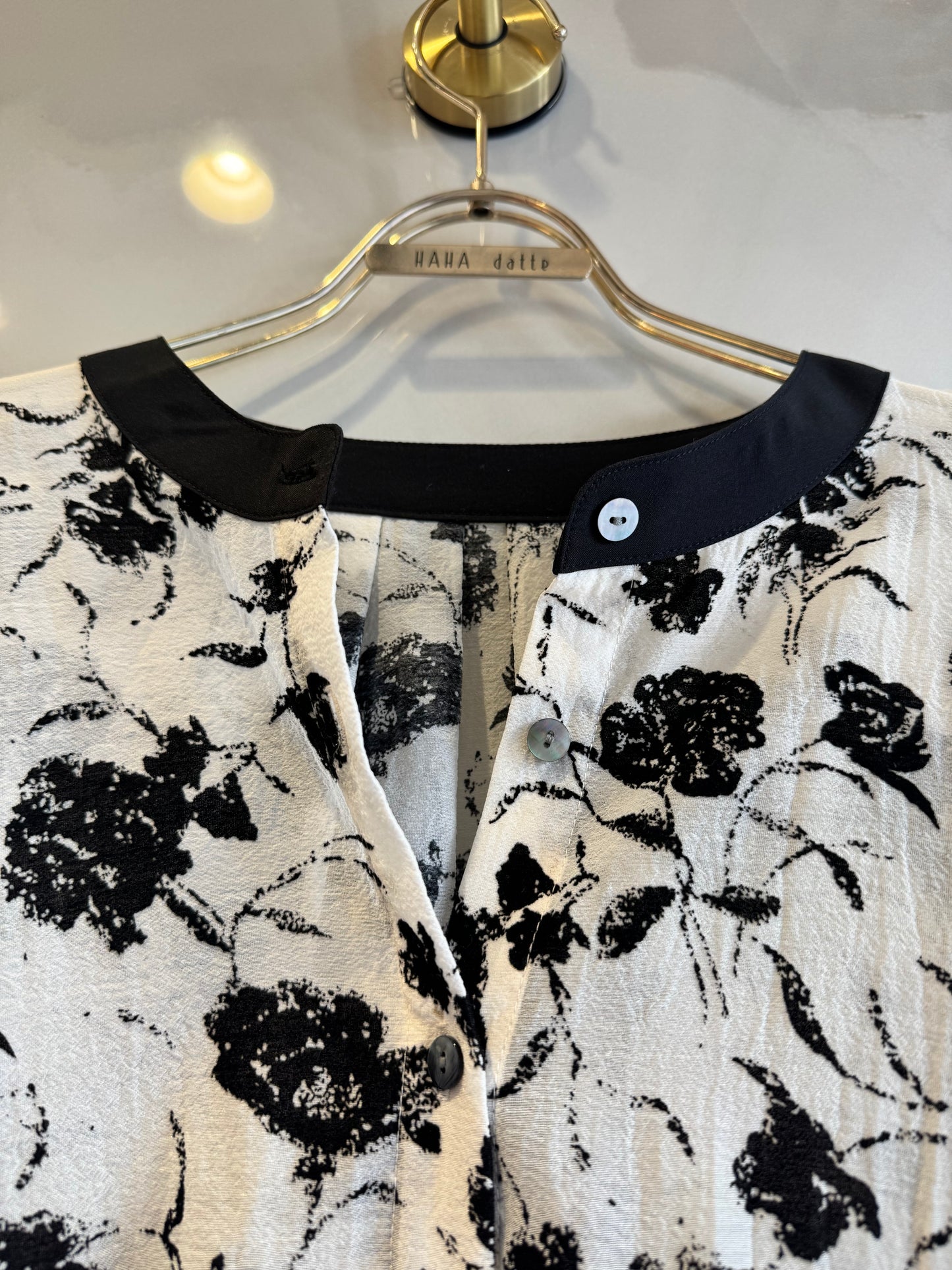 black✖️white花柄ブラウス