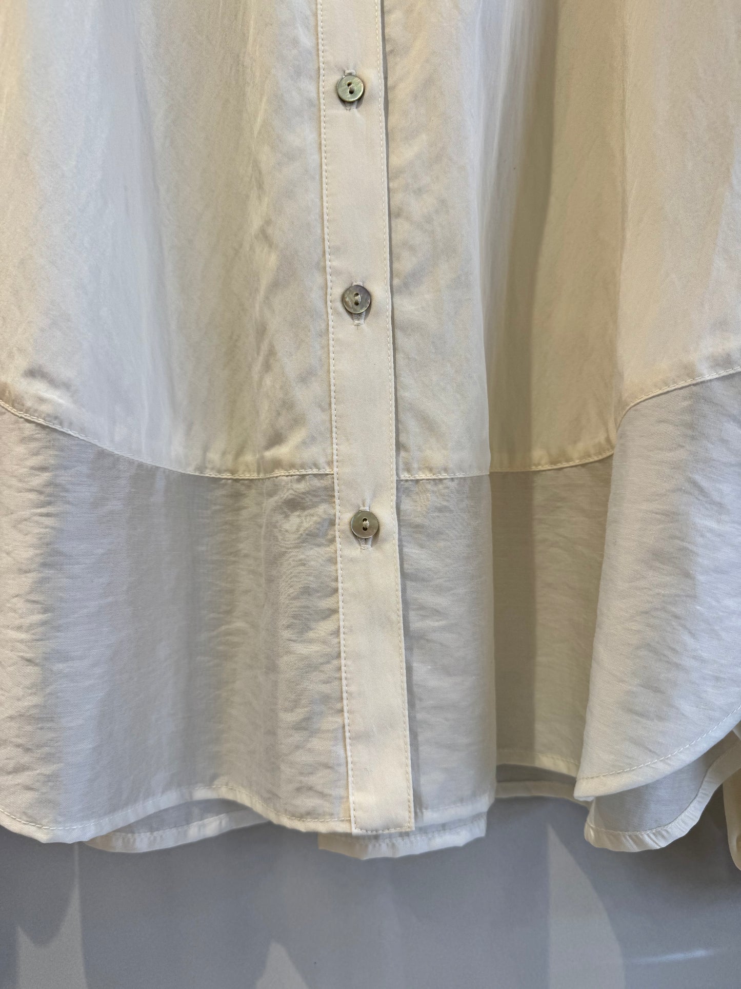 パフスリーブブラウス