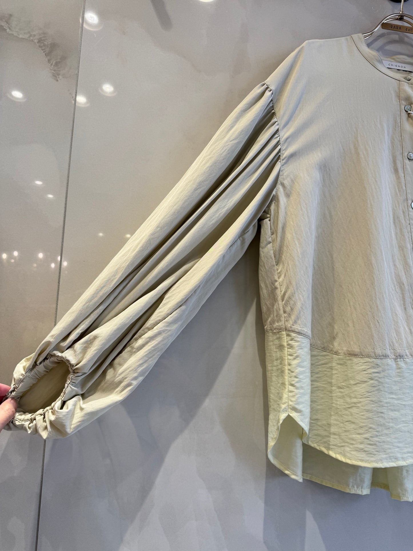 パフスリーブブラウス