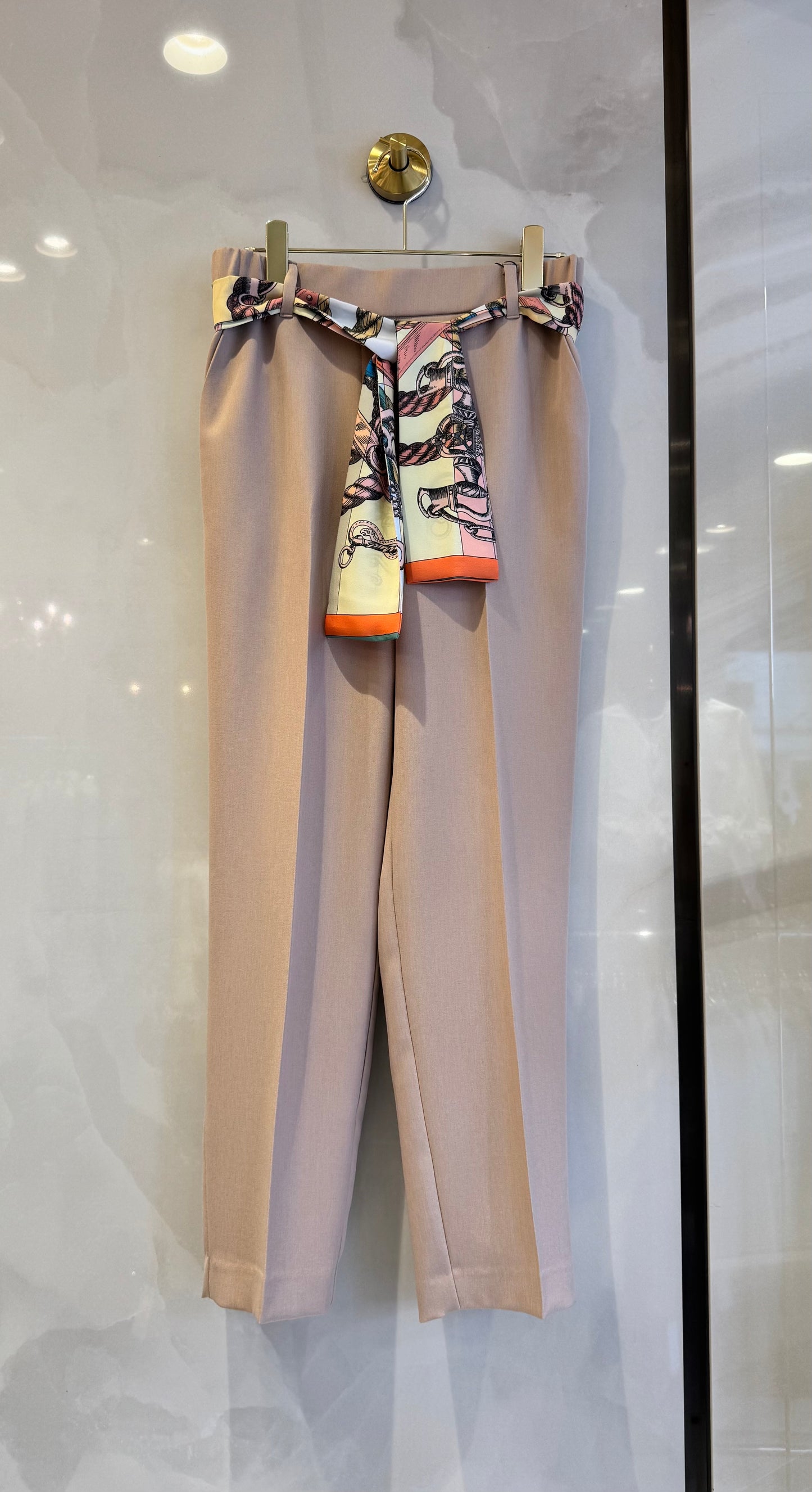 ベルト付きパンツ