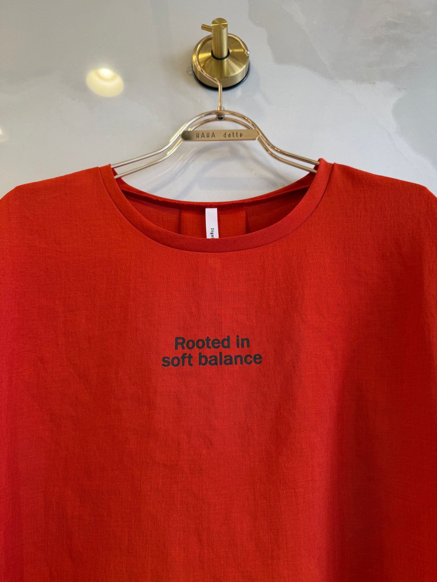 ［Dignite Coller］短丈バックタック　ロゴTシャツ