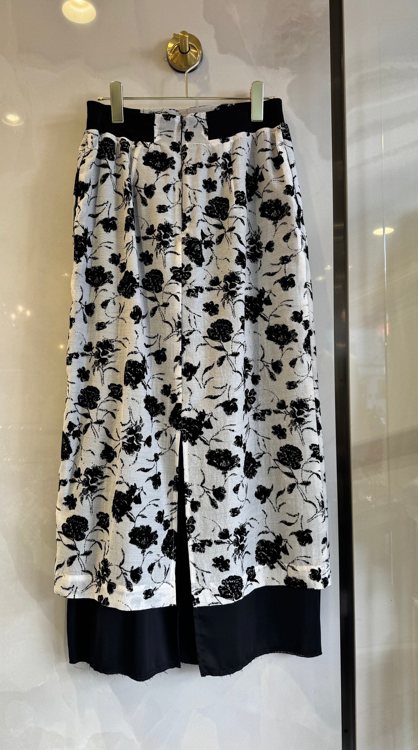 black✖️white花柄スカート