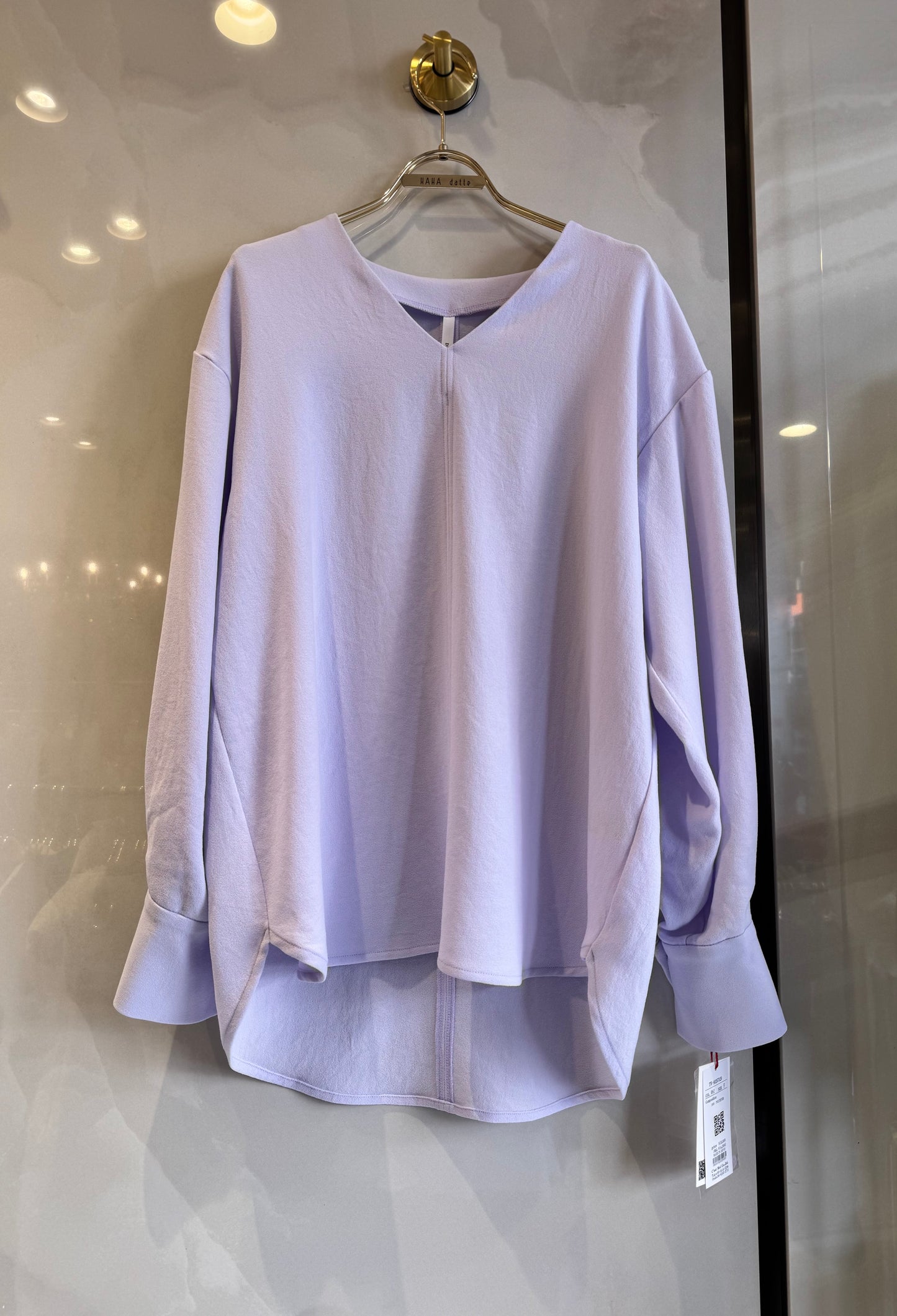 Vネックロングブラウス