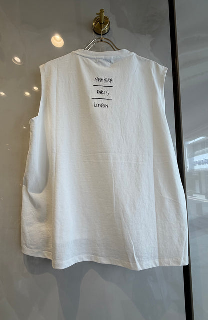 メガネプリントのタックノースリーブTシャツ