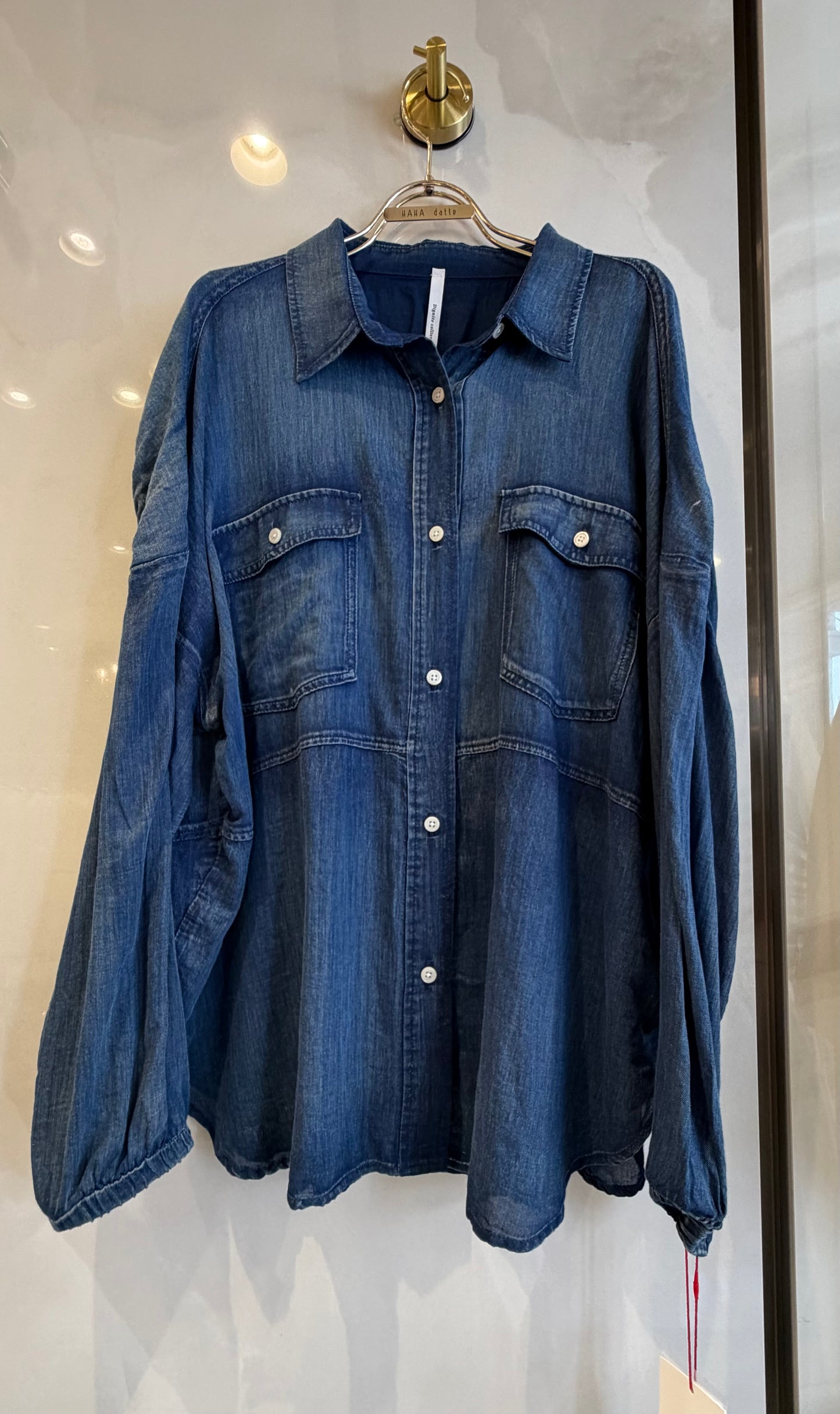 ［Dignite Coller デニム風コットンシャツ］