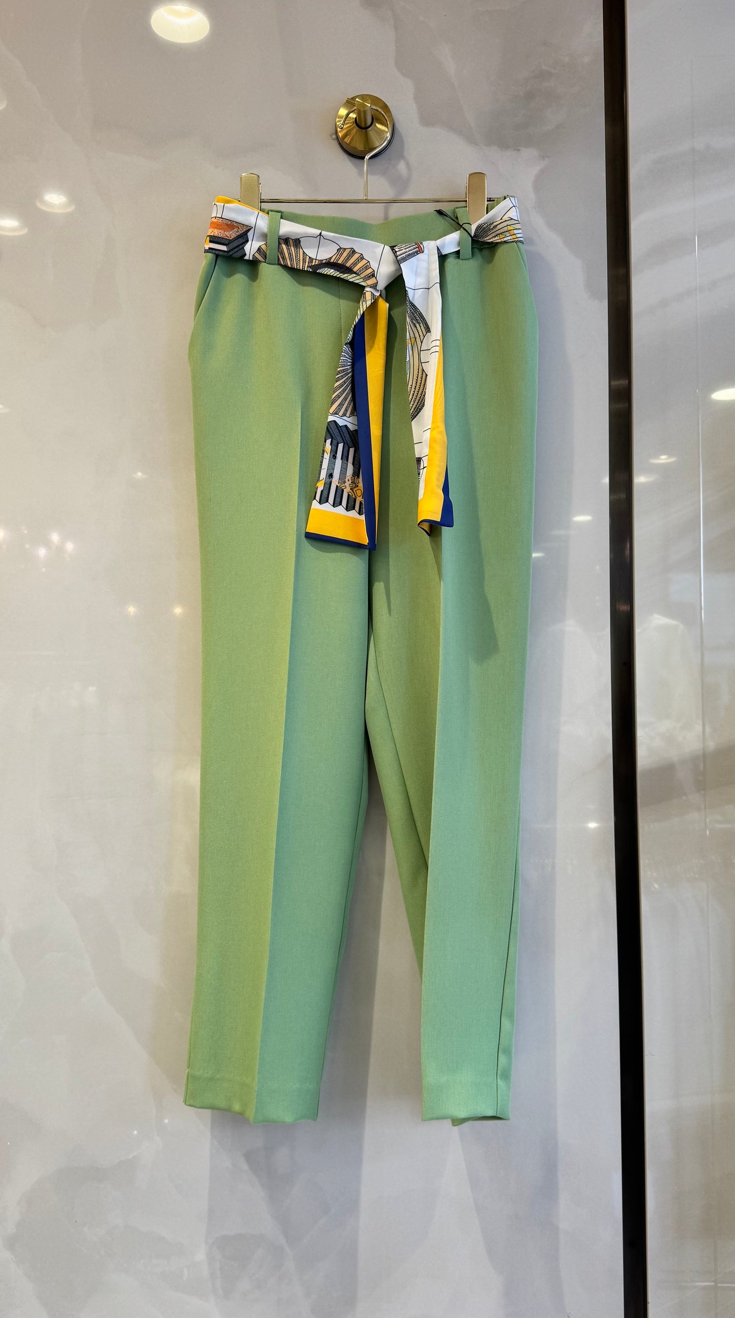 ベルト付きパンツ