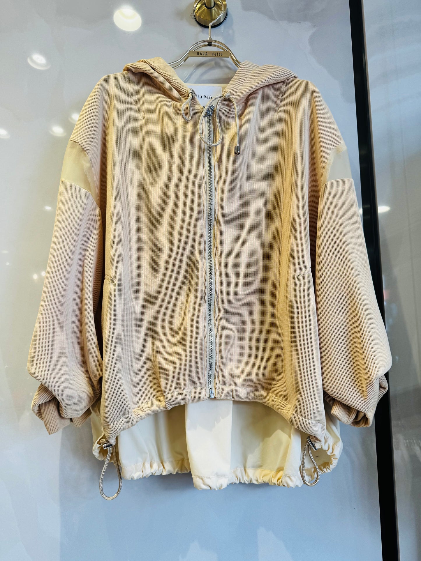 ［Lallia Mu］バックプリーツブルゾン