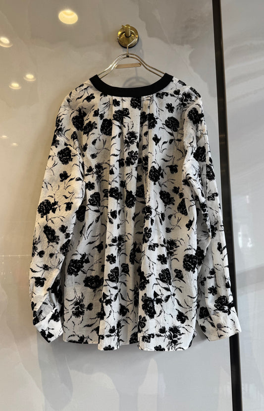 black✖️white花柄ブラウス
