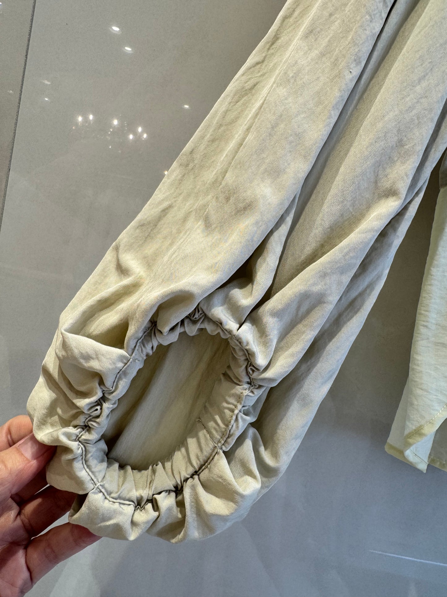 パフスリーブブラウス