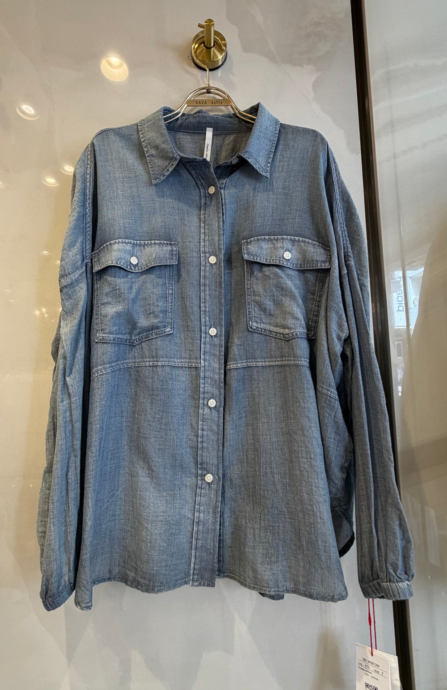 ［Dignite Coller デニム風コットンシャツ］
