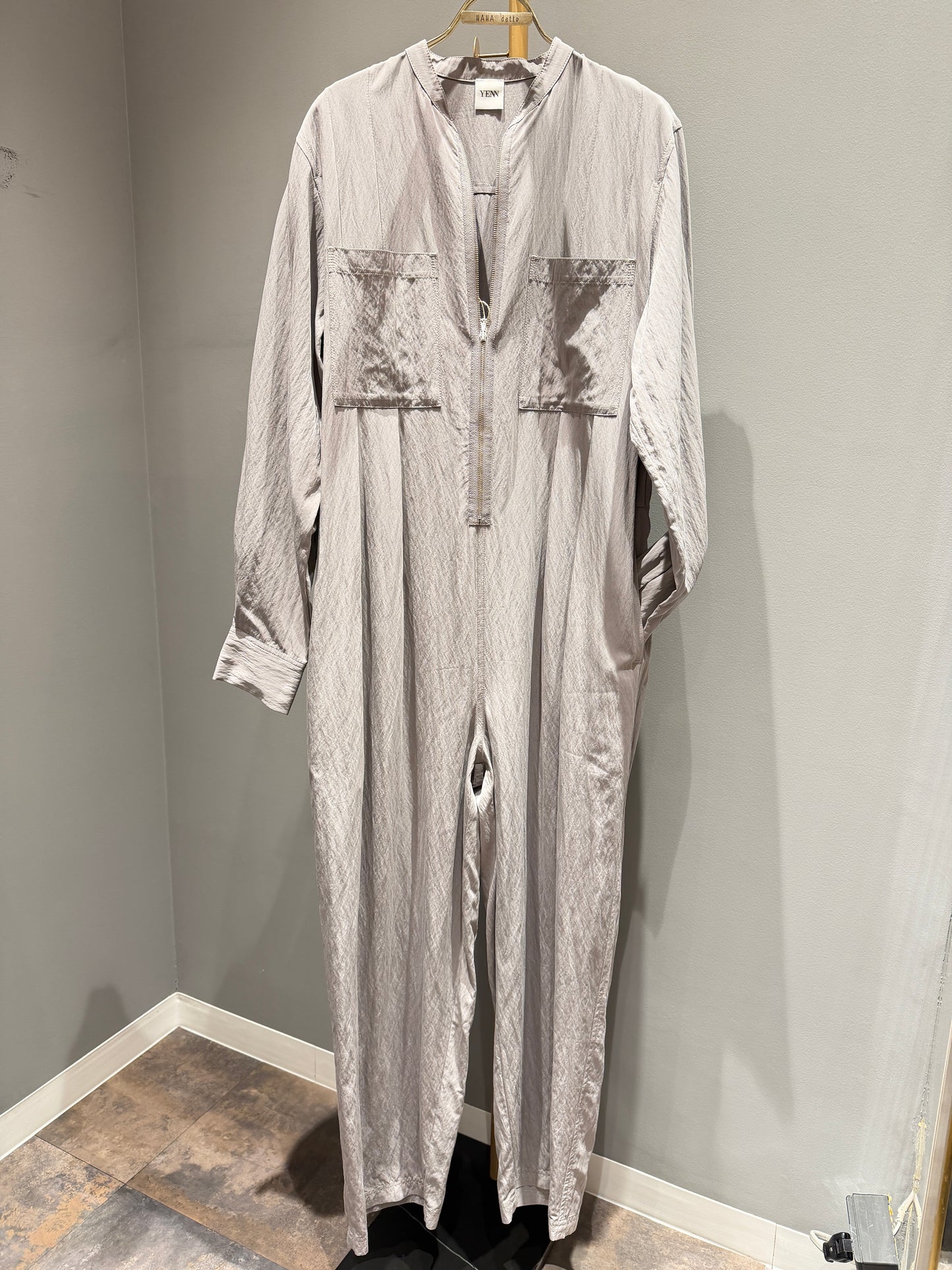 【YENN】ノーカラーZIPオールインワン